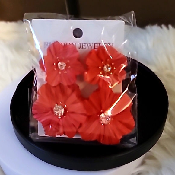 Source Unknown Jewelry - Red floral posts NIP